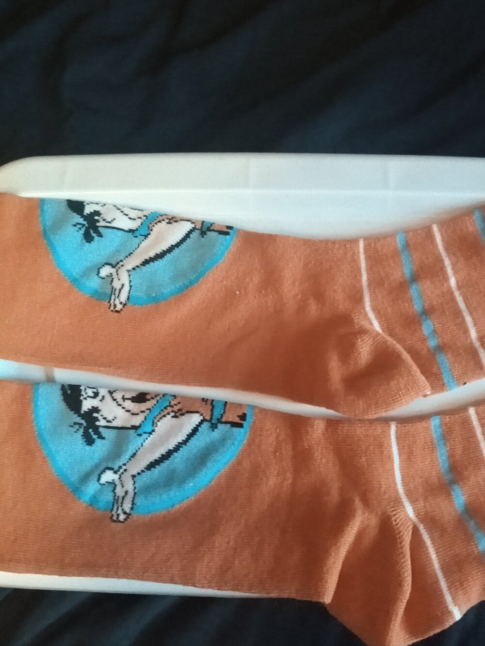 HANNA BARBERA NWOT  FRED FLiNTSTONE CREW SOCKS SIZE 6 - 9